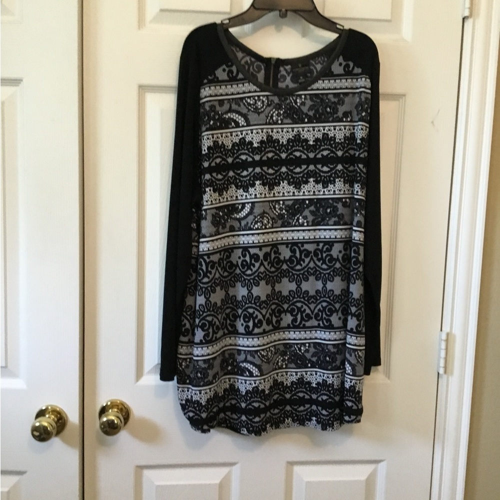 Worthington Black and White Lace Pattern Top